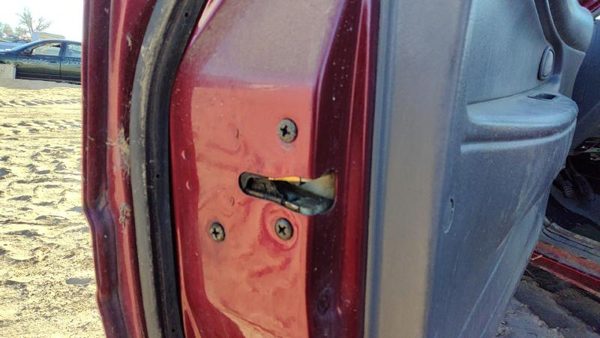 1994-1997 Ford Aspire Driver Left Front Door Latch With Rods/Cables Oem — photo 2