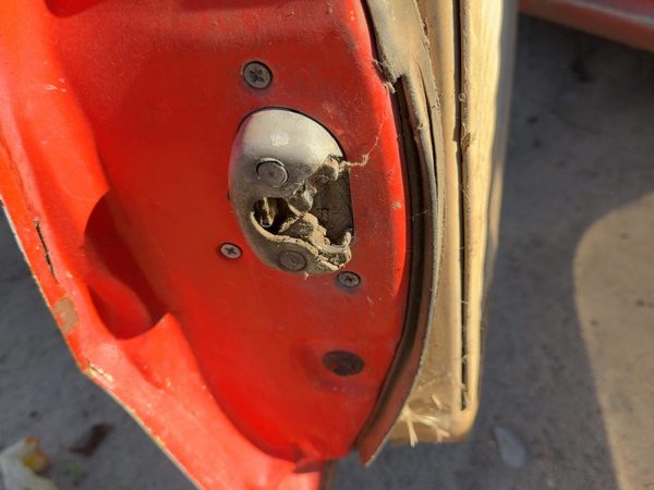 1970-1977 Ford Maverick Driver Left Front Door Latch With Rods/Cables Oem — photo 2