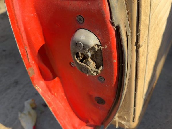 1970-1977 Ford Maverick Driver Left Front Door Latch With Rods/Cables Oem — photo 3