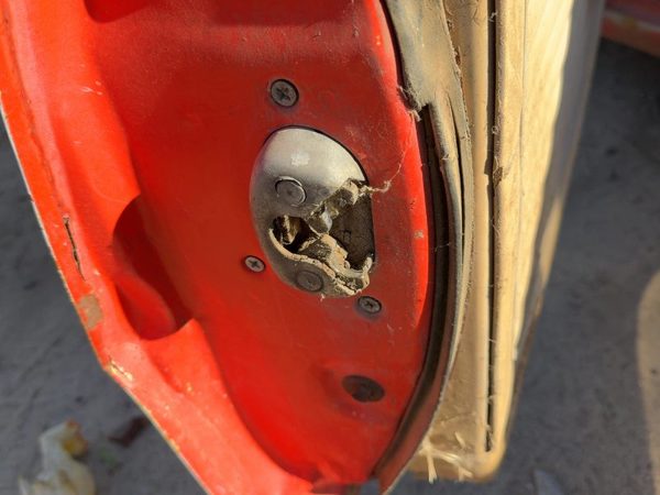 1970-1977 Ford Maverick Driver Left Front Door Latch With Rods/Cables Oem — photo 4
