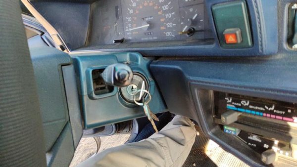 1985-1986 Toyota Camry Steering Column Trim Surround Collar Plastic Housing Blue — photo 2