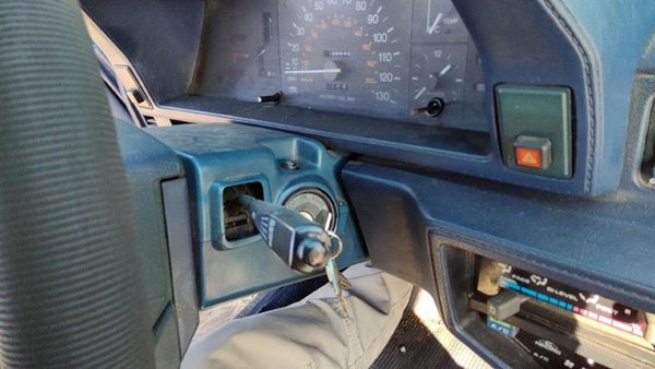 1985-1986 Toyota Camry Steering Column Trim Surround Collar Plastic Housing Blue — photo 1