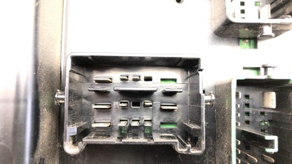 2006-2007 Chrysler 300 Engine Fuse Box Oem 3.5L P04692031ai 05161486Aa — photo 11