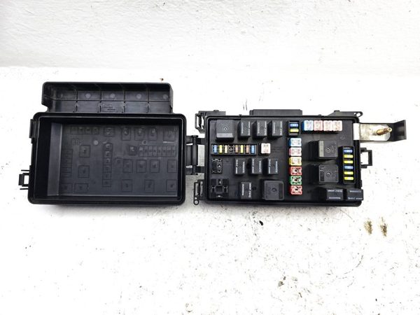 2006-2007 Chrysler 300 Engine Fuse Box Oem 3.5L P04692031ai 05161486Aa — photo 20