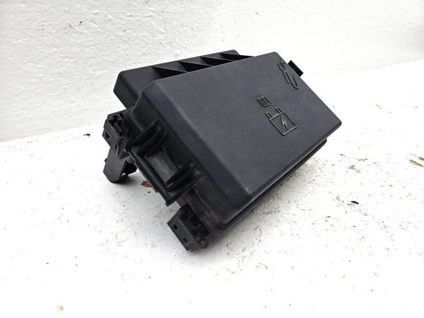 2006-2007 Chrysler 300 Engine Fuse Box Oem 3.5L P04692031ai 05161486Aa — photo 15