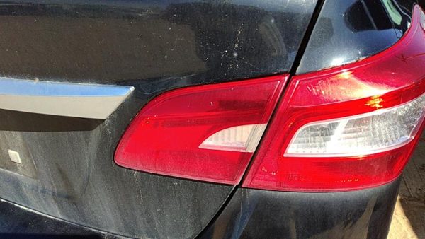 2016-2019 Nissan Sentra Passenger Right Inner Tail Light Brake Lamp Oem Rear — photo 1