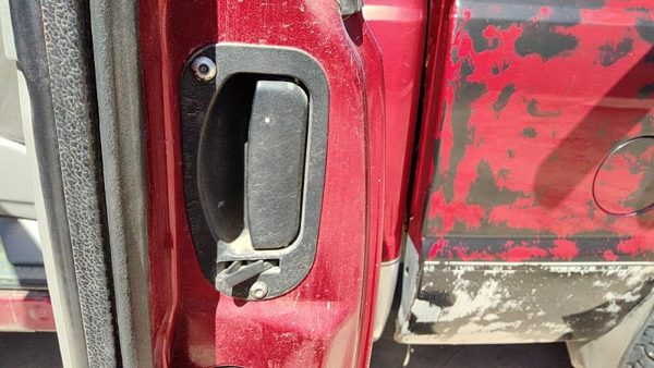 2003 Ford F250 Sd Pickup Outside Door Handle LH Super Duty Maroon — photo 2