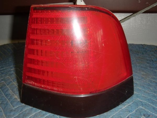 1989 Ford Thunderbird Tail Light Assembly RH OEM Brake Lamp Passenger 89-91 — photo 1