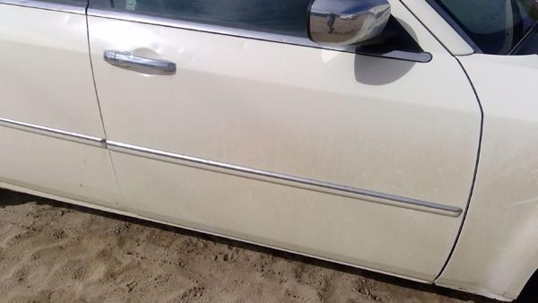 2010 Chrysler 300 Front Door RH White Pwg — photo 3