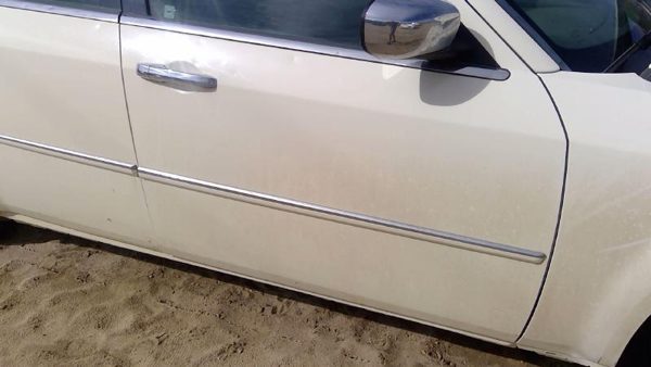 2010 Chrysler 300 Front Door RH White Pwg — photo 2