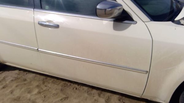 2010 Chrysler 300 Front Door RH White Pwg — photo 1