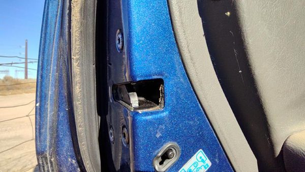 2005-2009 Hyundai Tucson Driver Left Rear Door Latch With Rods/Cables Oem Back — photo 2