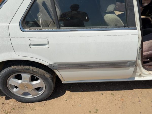 1989 Honda Accord Rear Door RH White — photo 2
