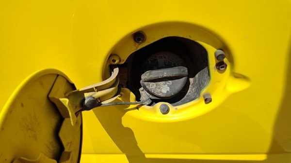 1998-2002 Express Van 2500 Fuel Filler Neck Assembly With Gas Cap Oem 15760284 — photo 3