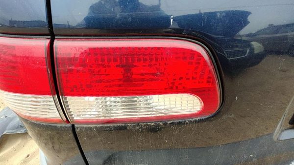 1998-2003 Toyota Sienna Driver Left Inner Tail Light Brake Lamp Oem Rear — photo 1