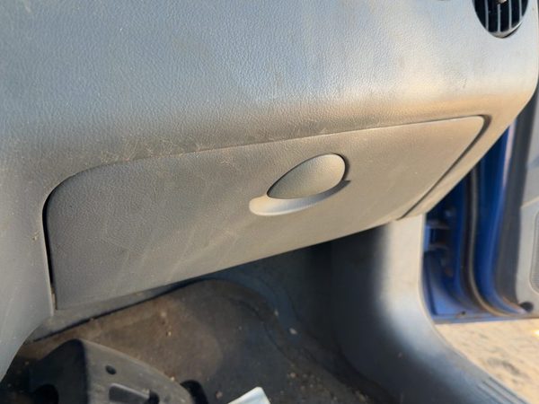 2004-2005 Chevy Aveo Glove Box Assembly Complete Door With Latch Oem Gray 82C — photo 3