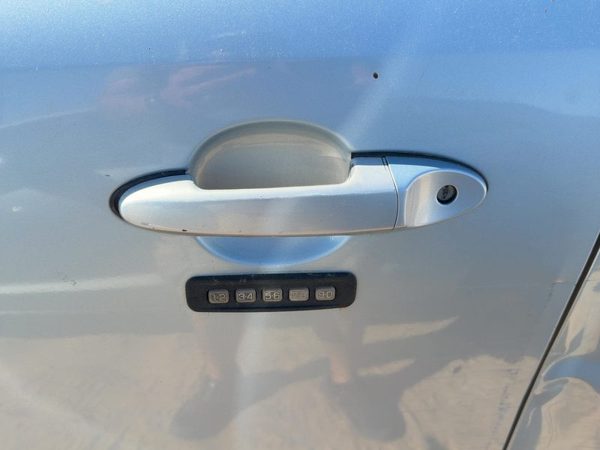 08-11 Mariner Driver Left Front Outside Door Handle Painted Premier Light Blue — photo 3