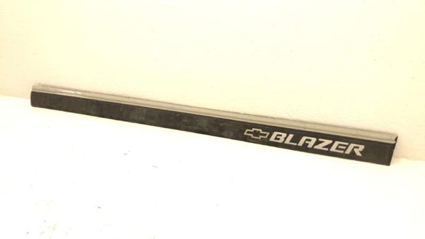 1995-1997 S10 Blazer Passenger Right Front Moulding From Door Oem Trim Strip — photo 4