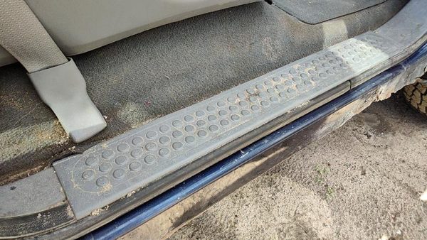 99-07 F350 Powerstroke Passenger Right Lower Sill Step Kick Trim Panel Oem Gray — photo 2