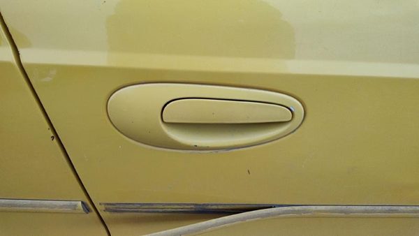 2000-2005 Dodge Neon Passenger Right Front Outside Door Handle Oem Yellow — photo 2