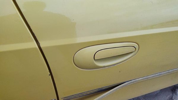 2000-2005 Dodge Neon Passenger Right Front Outside Door Handle Oem Yellow — photo 4
