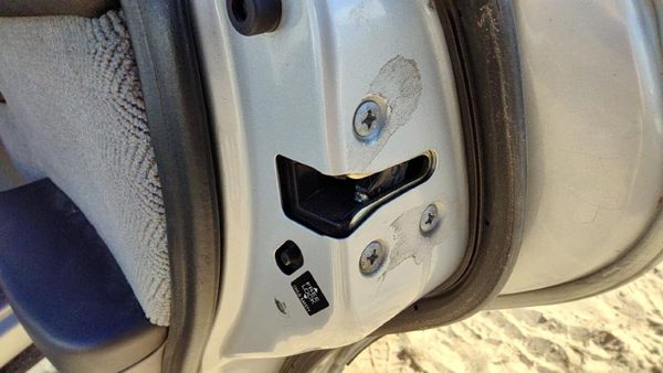 2000-2004 Subaru Legacy Passenger Right Rear Door Latch With Rods/Cables Back — photo 2