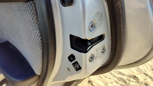 2000-2004 Subaru Legacy Passenger Right Rear Door Latch With Rods/Cables Back — photo 1