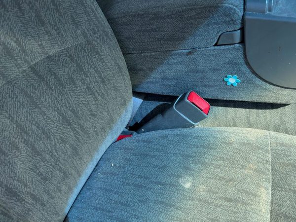 02-05 Buick Lesabre Passenger Right Front Seat Belt Buckle Receiver Oem Gray 93C — photo 1