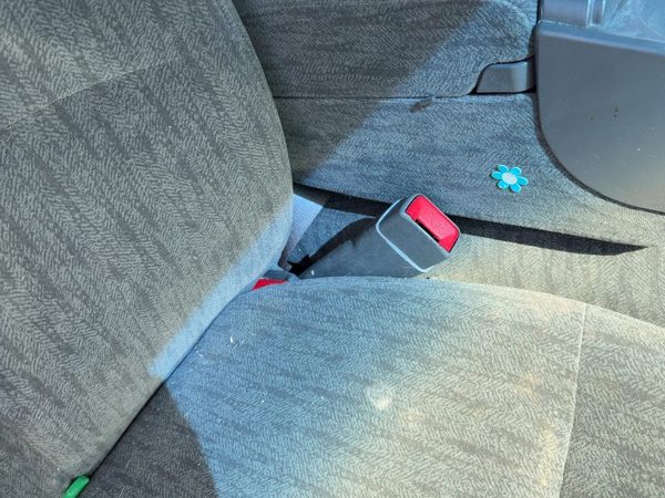 02-05 Buick Lesabre Passenger Right Front Seat Belt Buckle Receiver Oem Gray 93C — photo 2