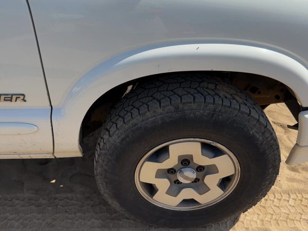 1995-2005 Chevy S10 Blazer Passenger Right Front Fender OEM No Xtreme White 50U — photo 6