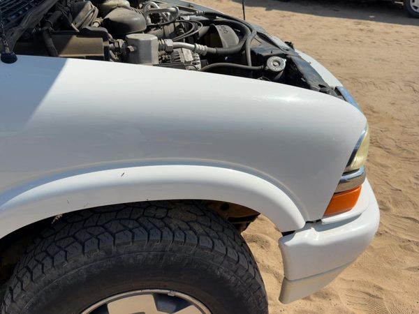 1995-2005 Chevy S10 Blazer Passenger Right Front Fender OEM No Xtreme White 50U — photo 5
