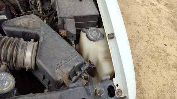 1995-2004 S10 Pickup Windshield Washer Fluid Reservoir With Pump Oem Wiper Tank — photo 4
