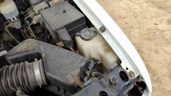 1995-2004 S10 Pickup Windshield Washer Fluid Reservoir With Pump Oem Wiper Tank — photo 2