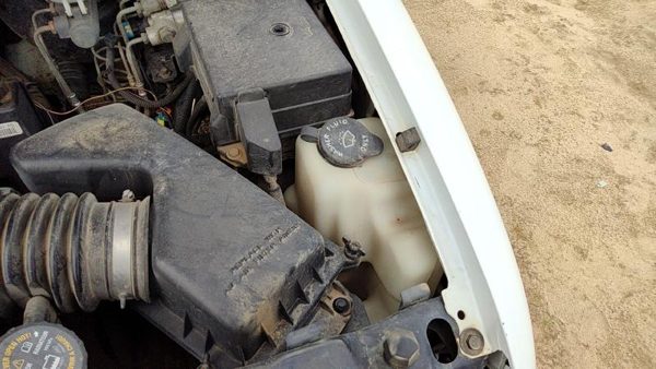 1995-2004 S10 Pickup Windshield Washer Fluid Reservoir With Pump Oem Wiper Tank — photo 3