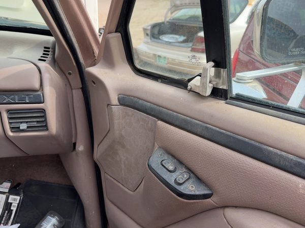 1997-1998 Ford F250 Passenger Right Front Door Trim Panel With Switches Brown Rk — photo 3