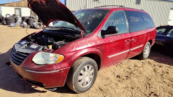 2006 Chrysler Town Cntry — vehicle photo 1