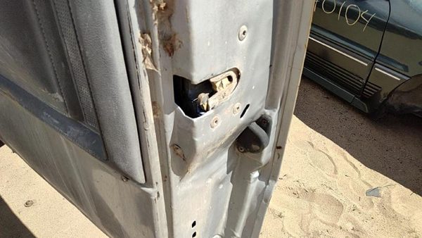 1981-1993 Dodge Ram W250 Passenger Right Front Door Latch With Rods/Cables Oem — photo 1