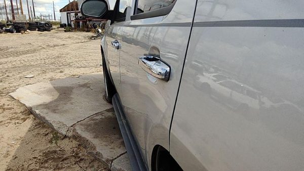 2010 Chevy Tahoe Rear Door LH Silver U726S — photo 4