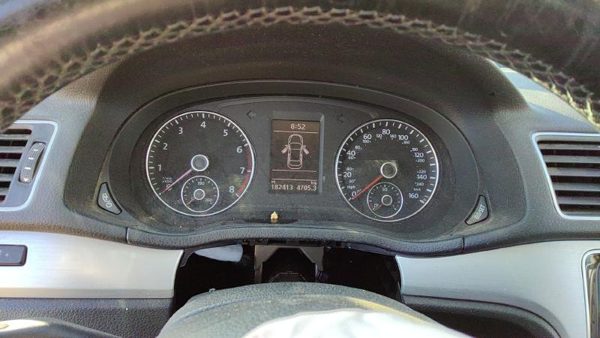 2013-2014 Vw Passat Speedometer Cluster Instrument Gauges Panel Oem Dash — photo 2