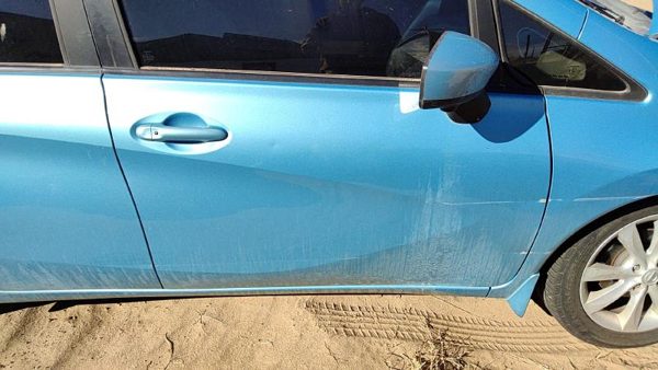 2015 Nissan Versa Front Door RH Blue Rbe — photo 1