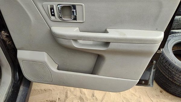 07-09 Grand Vitara Xl-7 Passenger Right Front Door Trim Panel With Switches Gray — photo 6