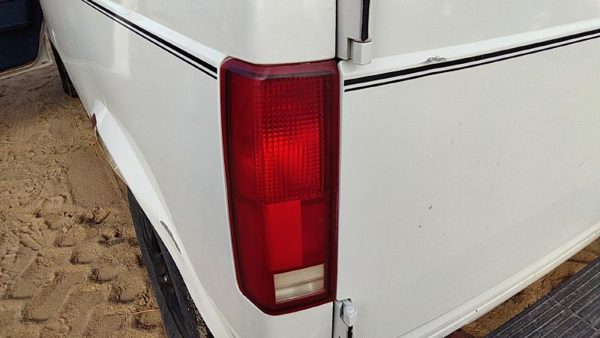 1985-2005 Gmc Safari Driver Left Tail Light Brake Lamp Oem Rear 05978023 — photo 2