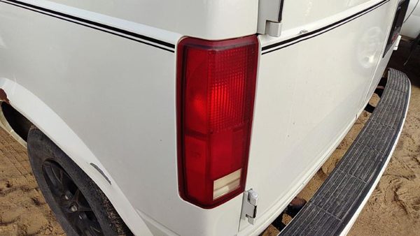 1985-2005 Gmc Safari Driver Left Tail Light Brake Lamp Oem Rear 05978023 — photo 4