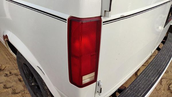 1985-2005 Gmc Safari Driver Left Tail Light Brake Lamp Oem Rear 05978023 — photo 3