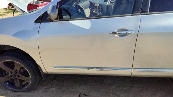 2013 Nissan Rogue Front Door LH Silver K23 — photo 3