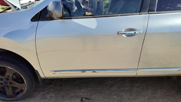 2013 Nissan Rogue Front Door LH Silver K23 — photo 5