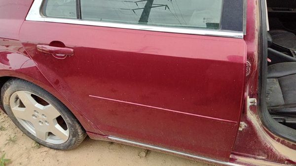 2009 Chevrolet Malibu Rear Door RH Red 80U — photo 2