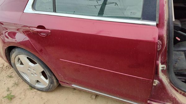 2009 Chevrolet Malibu Rear Door RH Red 80U — photo 3