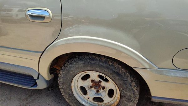 1998 99 Lincoln Navigator Driver Left Rear Wheel Flare Moulding Oem Back Gold Bi — photo 2