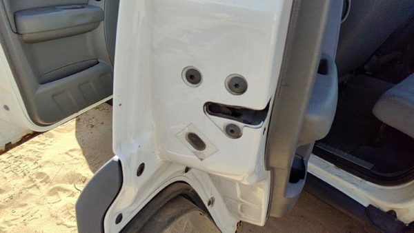2002-2005 Jeep Liberty Driver Left Rear Door Latch With Rods/Cables Oem Back — photo 4